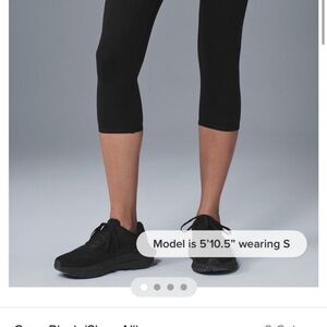 Alo - high-waist airbrush capri - black - size M